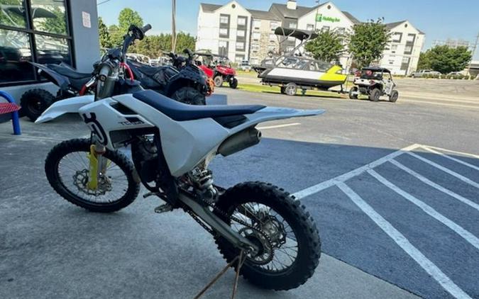 2020 Husqvarna® F2001S8