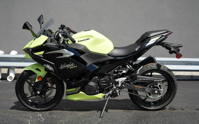 2026 Kawasaki Ninja 500 ABS Metallic Yellowish Green/Ebony
