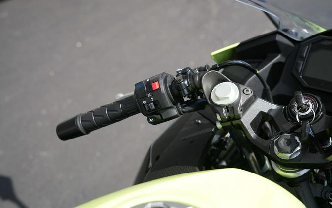 2026 Kawasaki Ninja 500 ABS Metallic Yellowish Green/Ebony