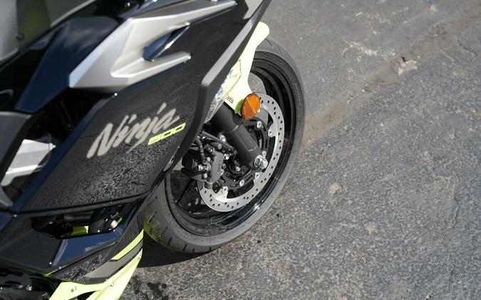 2026 Kawasaki Ninja 500 ABS Metallic Yellowish Green/Ebony