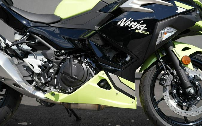 2026 Kawasaki Ninja 500 ABS Metallic Yellowish Green/Ebony
