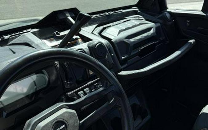 2023 Can-Am Defender Limited