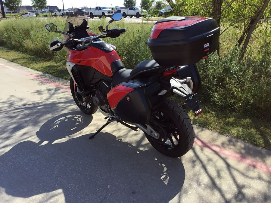 2022 Ducati Multistrada V4S Ducati Red / Alloy Wheels