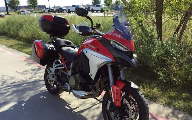 2022 Ducati Multistrada V4S Ducati Red / Alloy Wheels