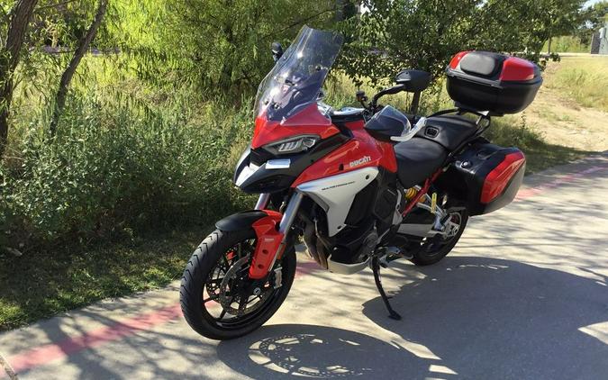 2022 Ducati Multistrada V4S Ducati Red / Alloy Wheels