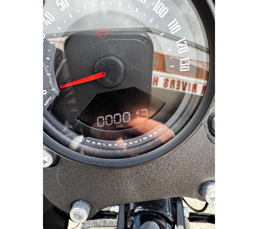 2025 Harley-Davidson® Low Rider® ST Vivid Black - Black Finish