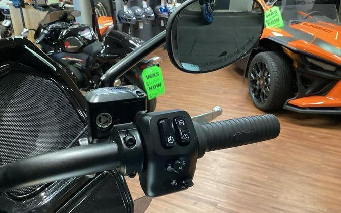 2025 Indian Motorcycle® Challenger® Dark Horse® 112 Frost Silver Smoke