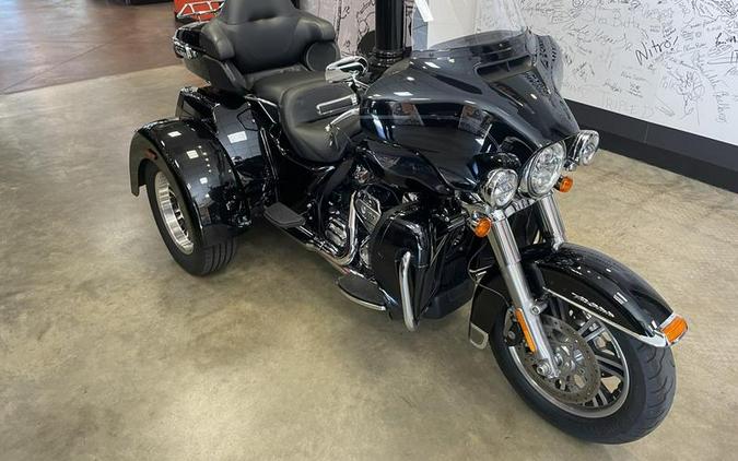 2018 Harley-Davidson® Tri Glide® Ultra B- FLHTCUTG