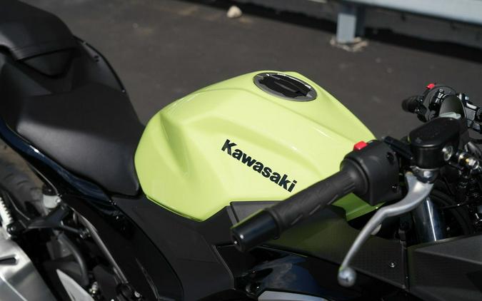 2026 Kawasaki Ninja 500 ABS Metallic Yellowish Green/Ebony