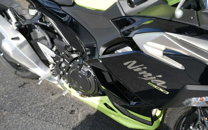 2026 Kawasaki Ninja 500 ABS Metallic Yellowish Green/Ebony