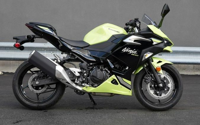 2026 Kawasaki Ninja 500 ABS Metallic Yellowish Green/Ebony