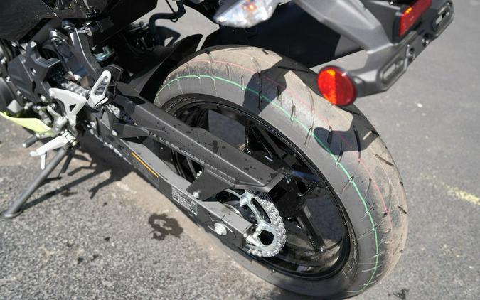 2026 Kawasaki Ninja 500 ABS Metallic Yellowish Green/Ebony