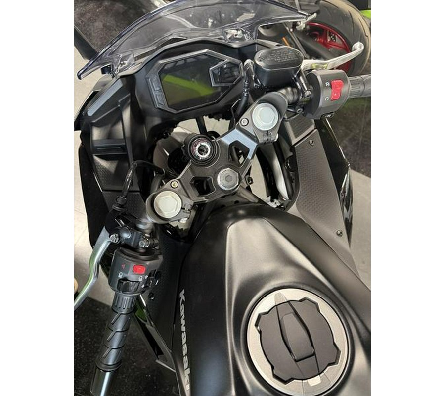 2026 Kawasaki Ninja® 500 ABS Metallic Flat Spark Black