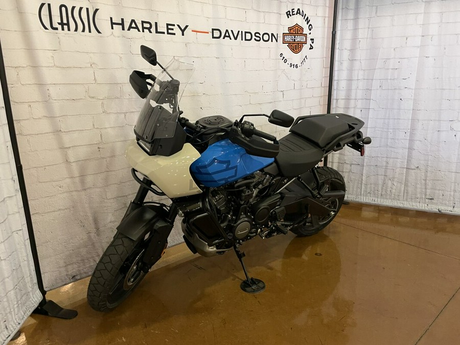 2022 Harley-Davidson Pan America™ 1250 Special RA1250S Fastback Blue / White Sand Pearl