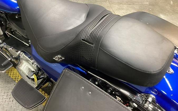 2010 Harley-Davidson® FLHRC - Road King® Classic