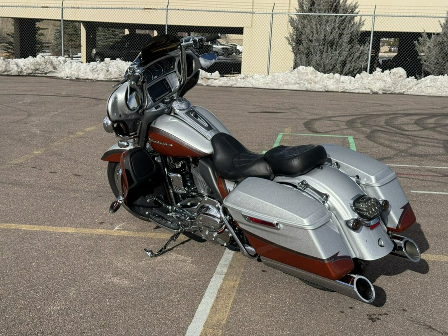 2014 Harley-Davidson® CVO™ Electra Glide Ultra Limited®