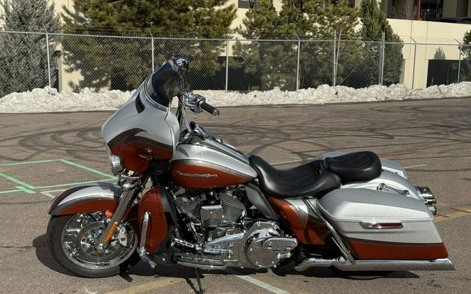 2014 Harley-Davidson® CVO™ Electra Glide Ultra Limited®