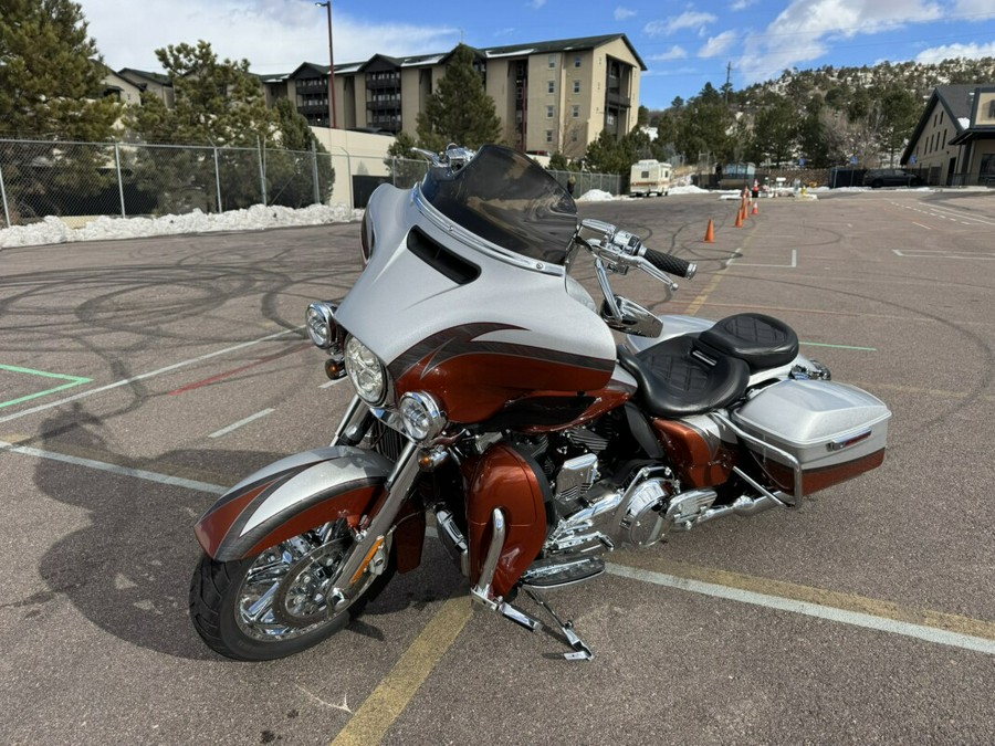 2014 Harley-Davidson® CVO™ Electra Glide Ultra Limited®