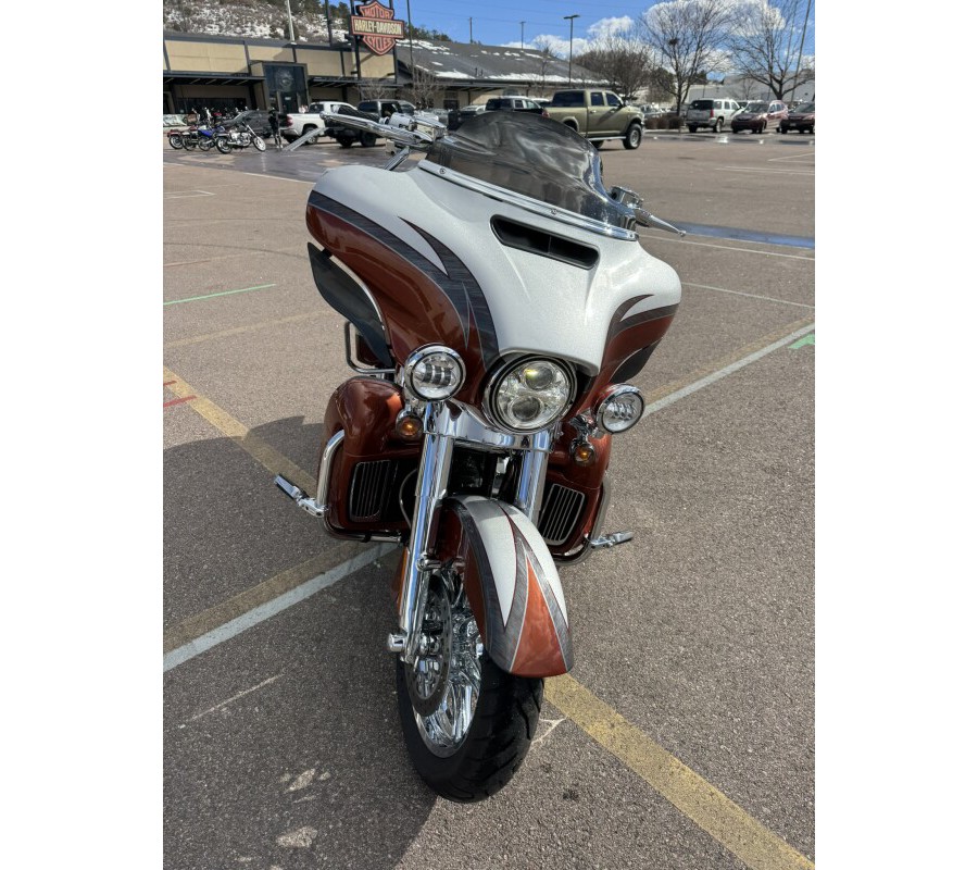 2014 Harley-Davidson® CVO™ Electra Glide Ultra Limited®