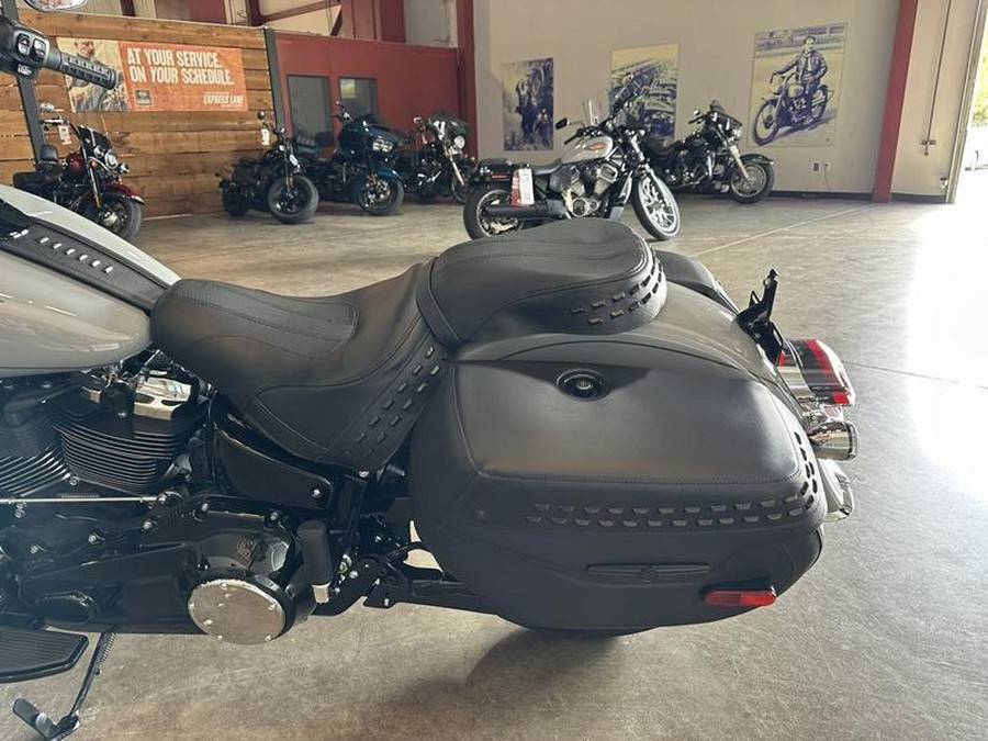2025 Harley-Davidson® FLHC - Heritage Classic