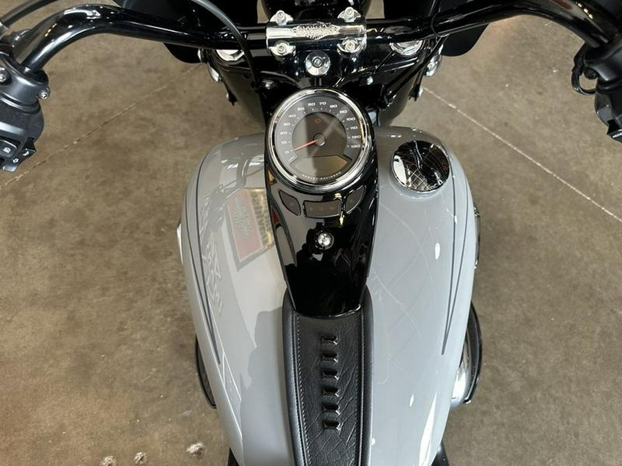 2025 Harley-Davidson® FLHC - Heritage Classic