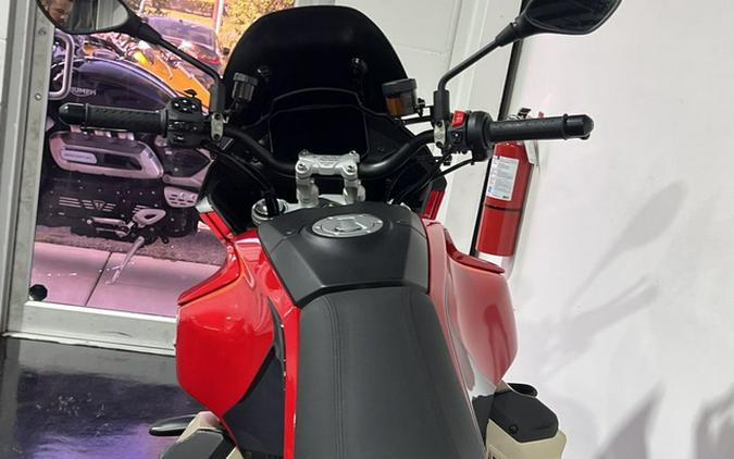 2023 Moto Guzzi V100 Mandello