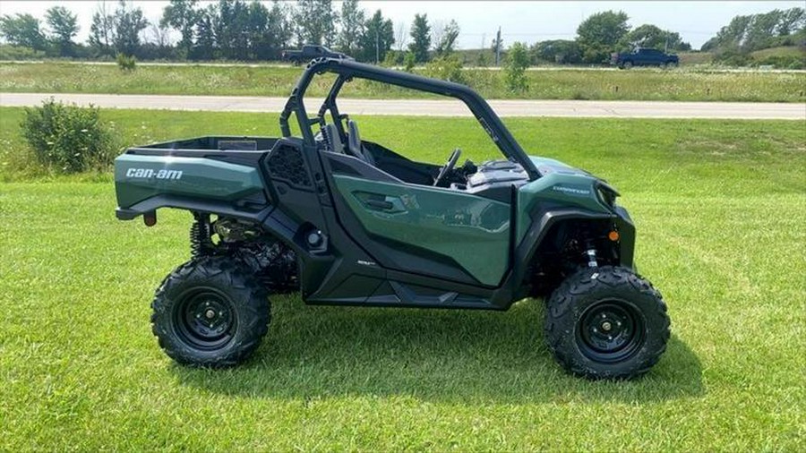 2023 Can-Am® Commander DPS 700