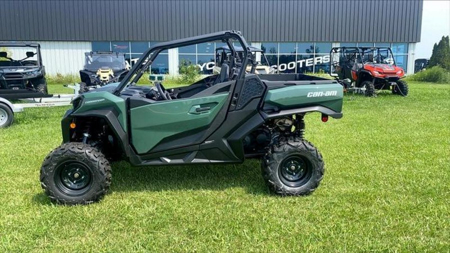 2023 Can-Am® Commander DPS 700