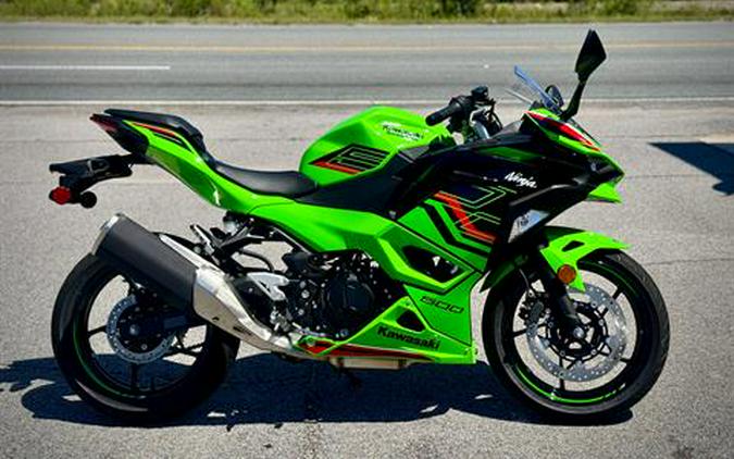 2024 Kawasaki Ninja 500 KRT Edition