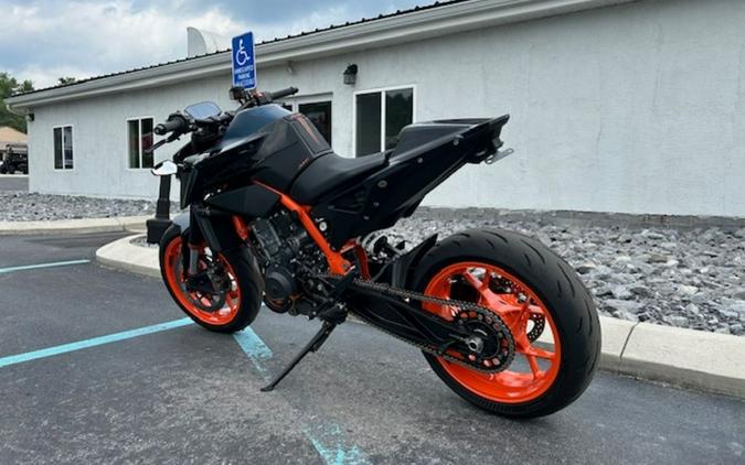 2022 KTM 890 Duke R