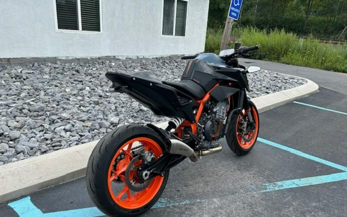 2022 KTM 890 Duke R