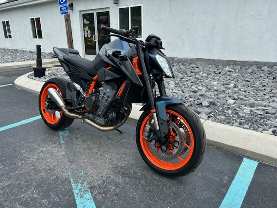 2022 KTM 890 Duke R