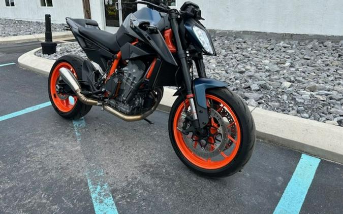 2022 KTM 890 Duke R