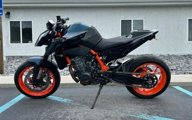 2022 KTM 890 Duke R