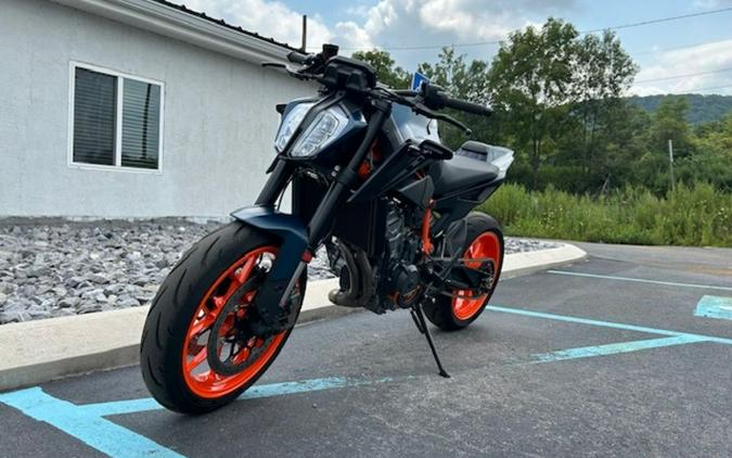 2022 KTM 890 Duke R