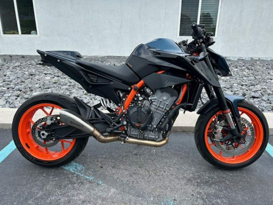 2022 KTM 890 Duke R