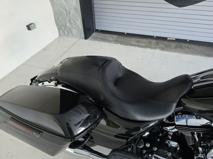 2016 Harley-Davidson® Road Glide® Special