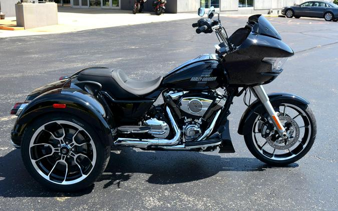 2026 Harley-Davidson® Road Glide 3 Vivid Black