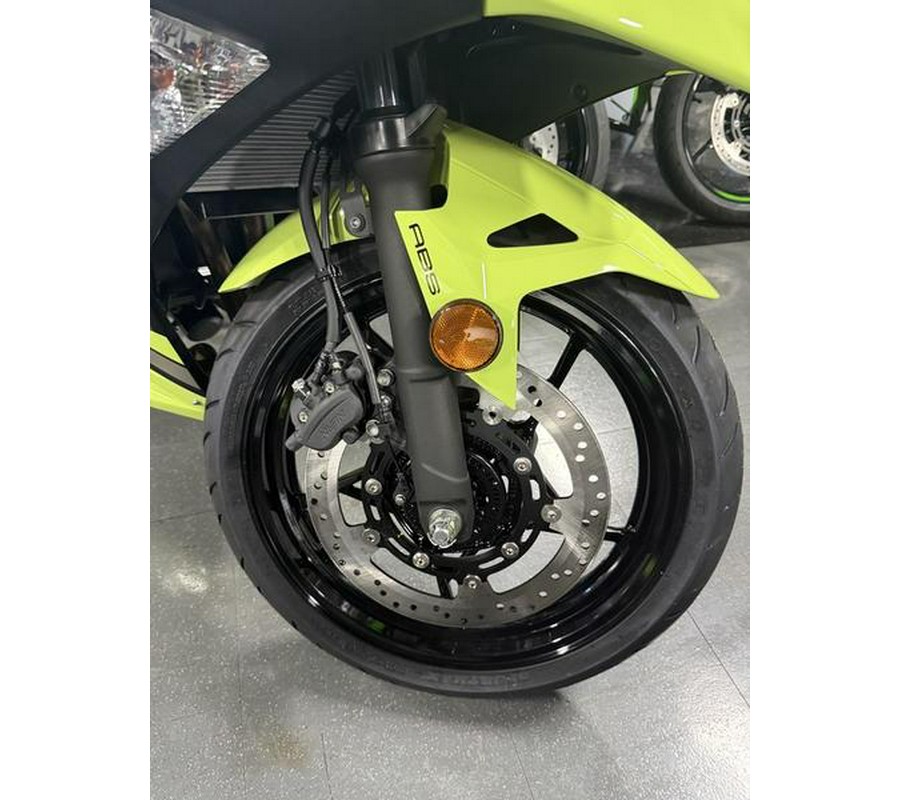 2026 Kawasaki Ninja® 500 ABS Metallic Yellowish Green/Ebony