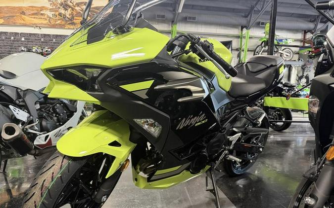 2026 Kawasaki Ninja® 500 ABS Metallic Yellowish Green/Ebony
