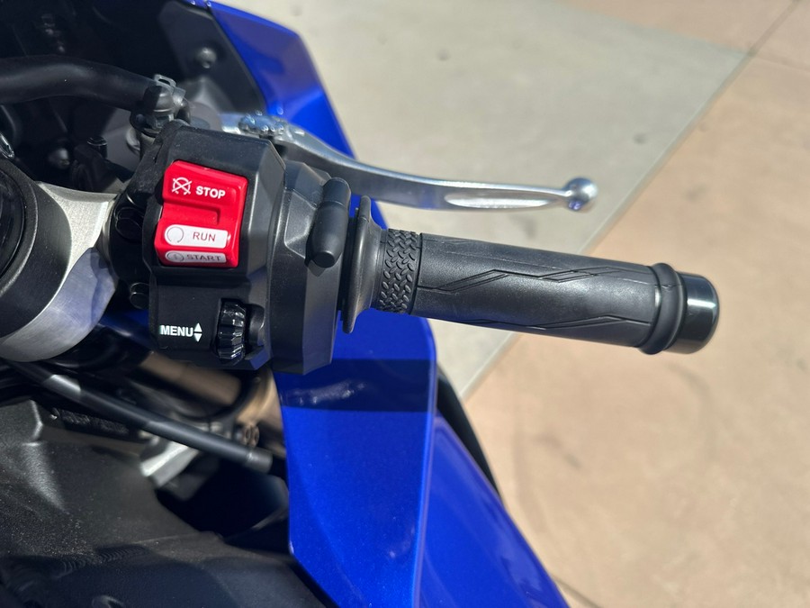 2023 YAMAHA YZF-R1