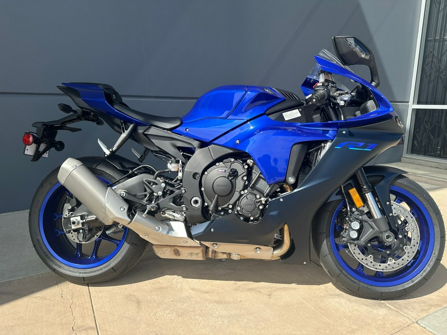 2023 YAMAHA YZF-R1