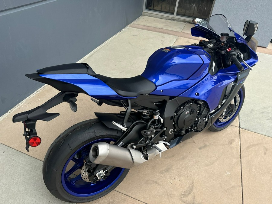 2023 YAMAHA YZF-R1