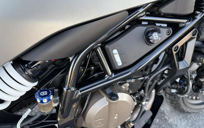 2024 Husqvarna Svartpilen 401