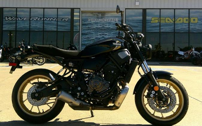 2022 Yamaha XSR700 Review [A Dozen Retro Fast Facts]