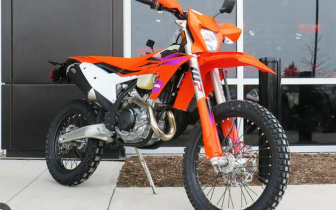 2024 KTM 500 EXC-F Six Days First Look [Fast Facts]