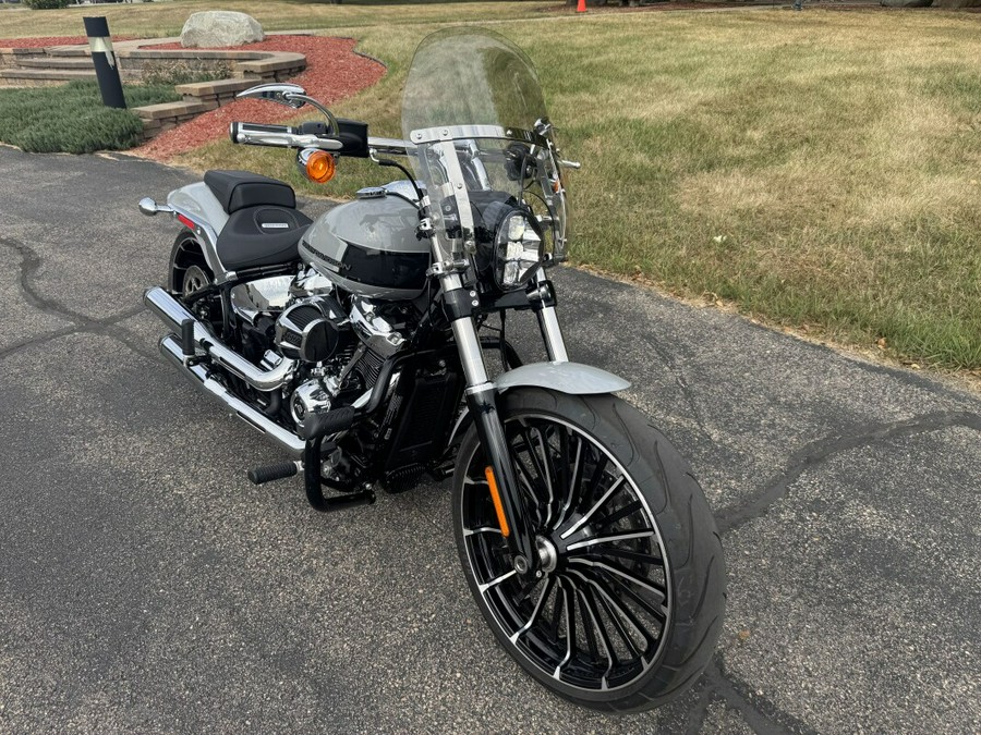 2024 Harley-Davidson Breakout 117 Billiard Gray