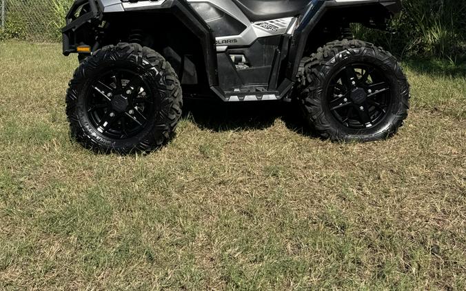 2025 Polaris Sportsman 1000 Ultimate has a Rockford Fosgate audio system and a Lock & Ride rear audio storage box! Warranty Included!