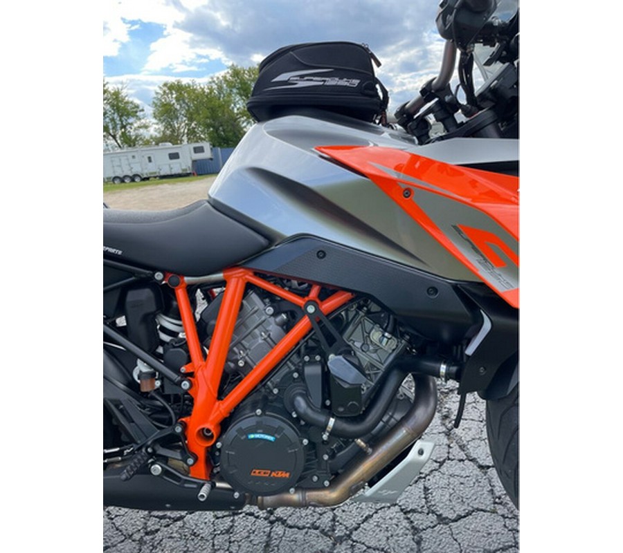 2017 KTM Super Duke 1290 GT - ORANGEBLACK