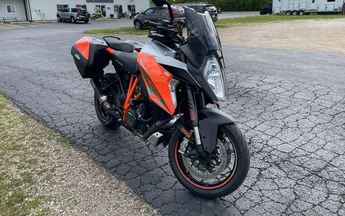 2017 1290 SUPER DUKE GT - ORANGE/BLACK - KTM